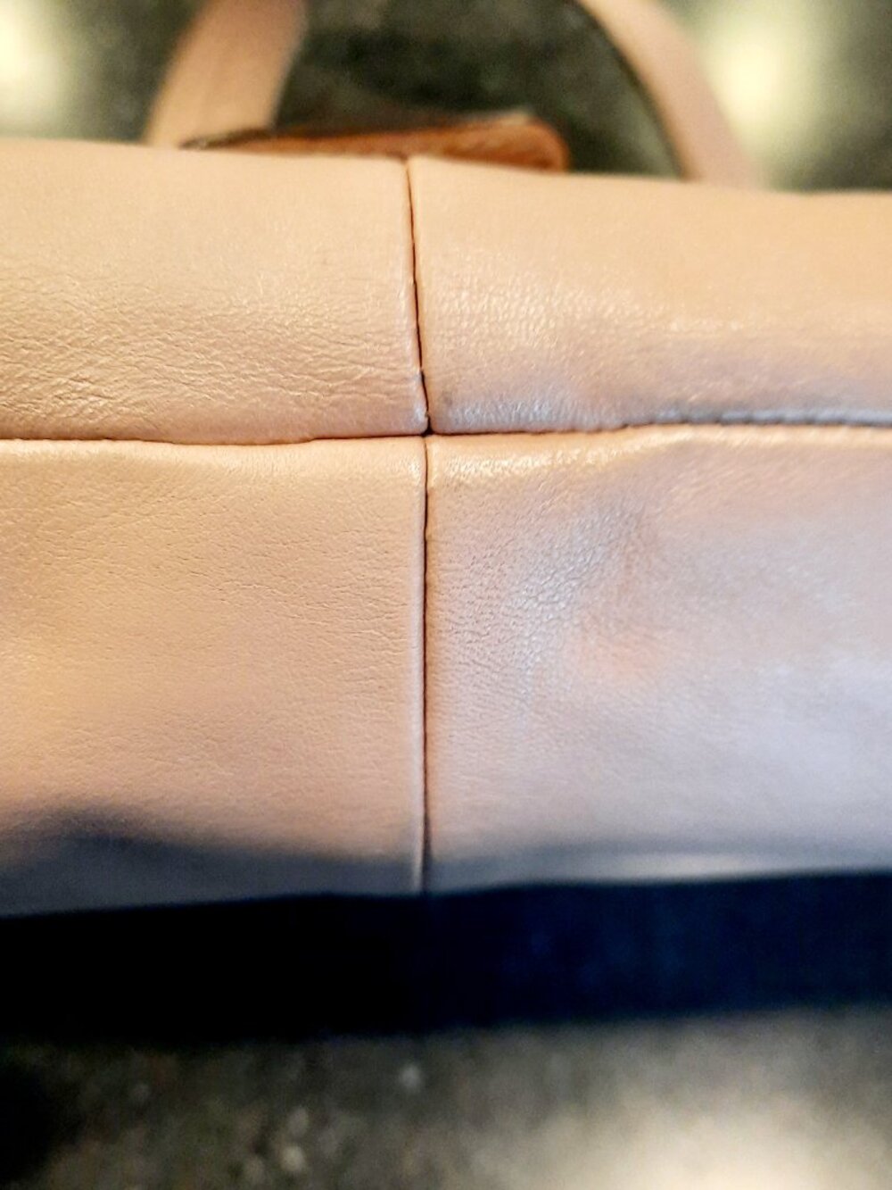 Fantastic Condition Coach Soho Light Pearl Blush Leather Bag, Style F17217 - Picture 5 of 10